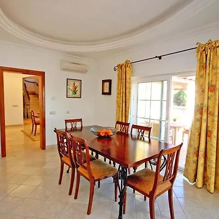 Villa Ferrarias Sleeps 12 Pool Air Con Wifi *