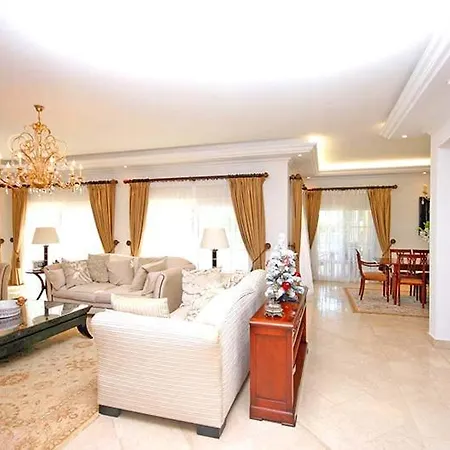 Ferrarias Sleeps 12 Pool Air Con Wifi Villa *