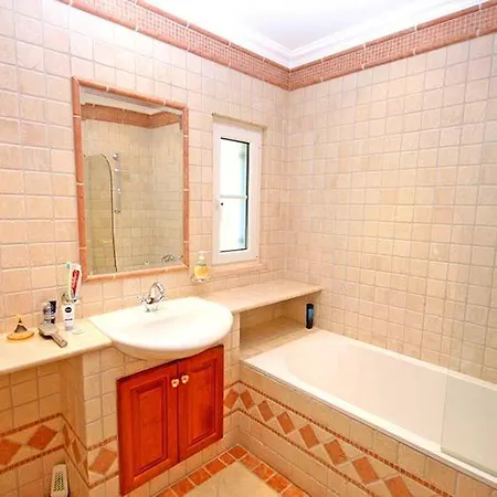 Ferrarias Sleeps 12 Pool Air Con Wifi Villa