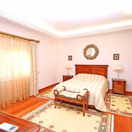 Ferrarias Sleeps 12 Pool Air Con Wifi
