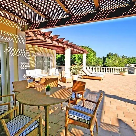 Ferrarias Sleeps 12 Pool Air Con Wifi Villa