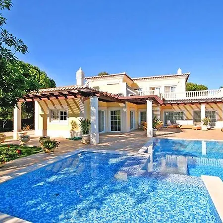 Ferrarias Sleeps 12 Pool Air Con Wifi *