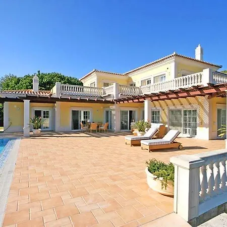 Ferrarias Sleeps 12 Pool Air Con Wifi *