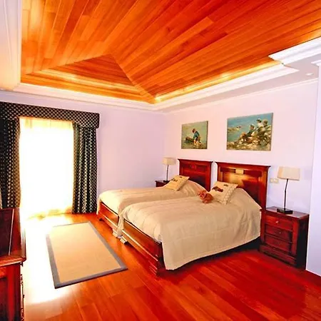 Villa Ferrarias Sleeps 12 Pool Air Con Wifi