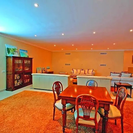 Villa Ferrarias Sleeps 12 Pool Air Con Wifi *