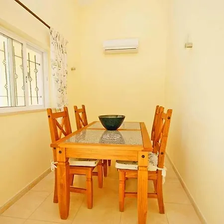Ferrarias Sleeps 12 Pool Air Con Wifi *