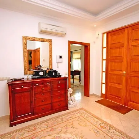Ferrarias Sleeps 12 Pool Air Con Wifi Ferrarias (Loule)