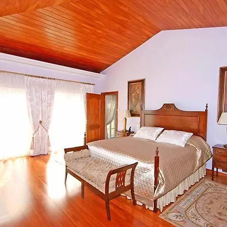 Ferrarias Sleeps 12 Pool Air Con Wifi Villa