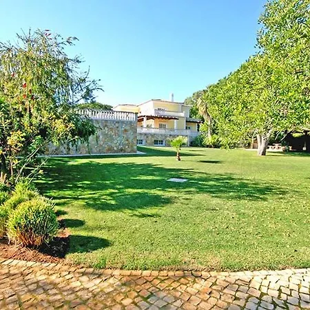 Ferrarias Sleeps 12 Pool Air Con Wifi