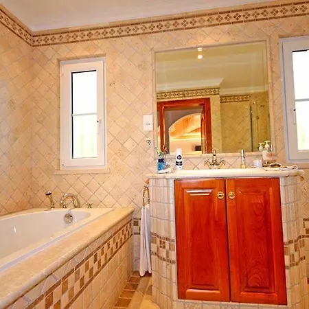 Villa Ferrarias Sleeps 12 Pool Air Con Wifi