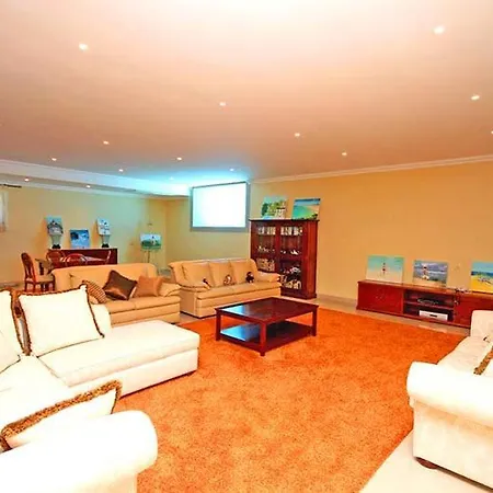 Ferrarias Sleeps 12 Pool Air Con Wifi * Ferrarias (Loule)